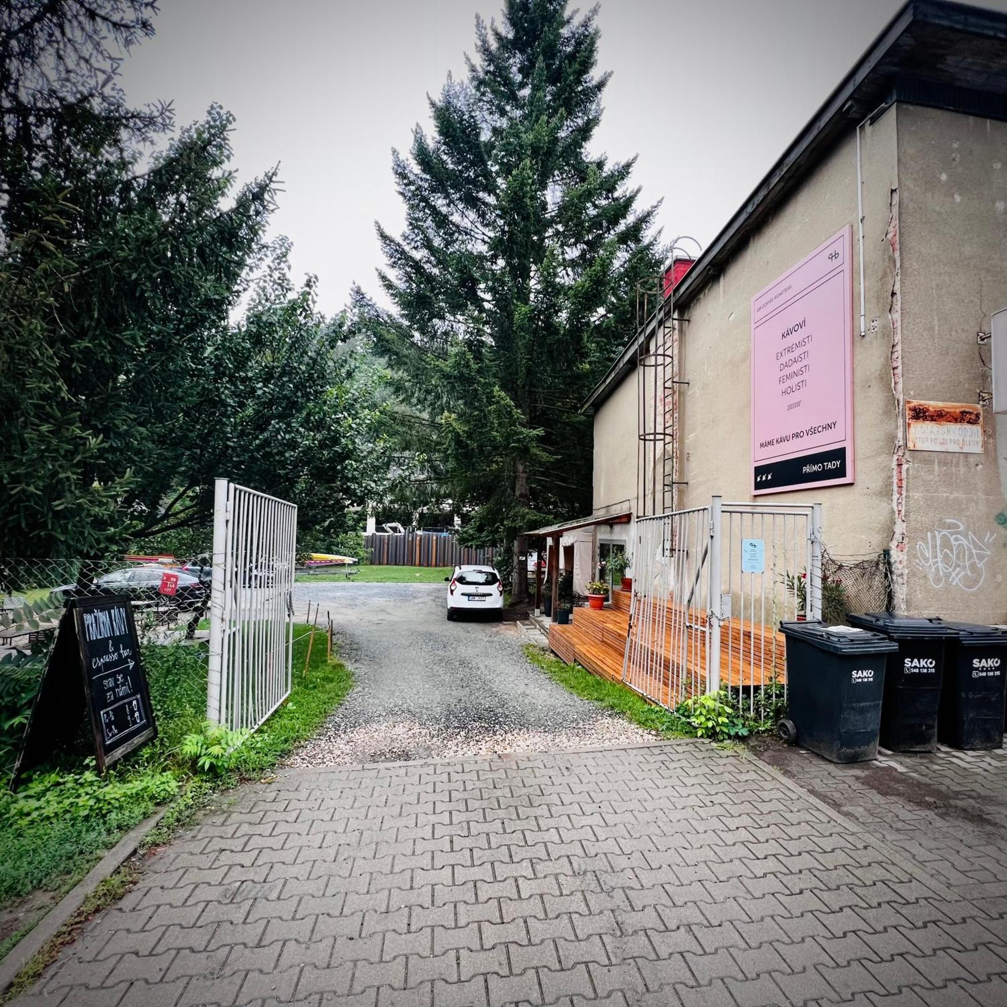 Tiny House Baraczek Brno-Jundrov, Ulice Veslarska Apartment Luaran gambar